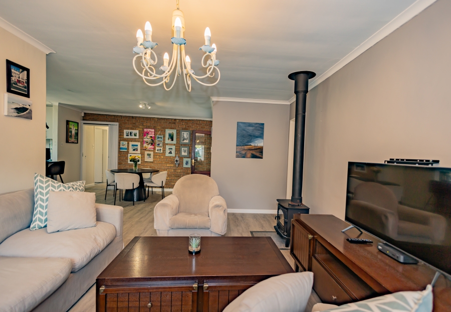 4 Bedroom Property for Sale in Kenridge Heights Western Cape